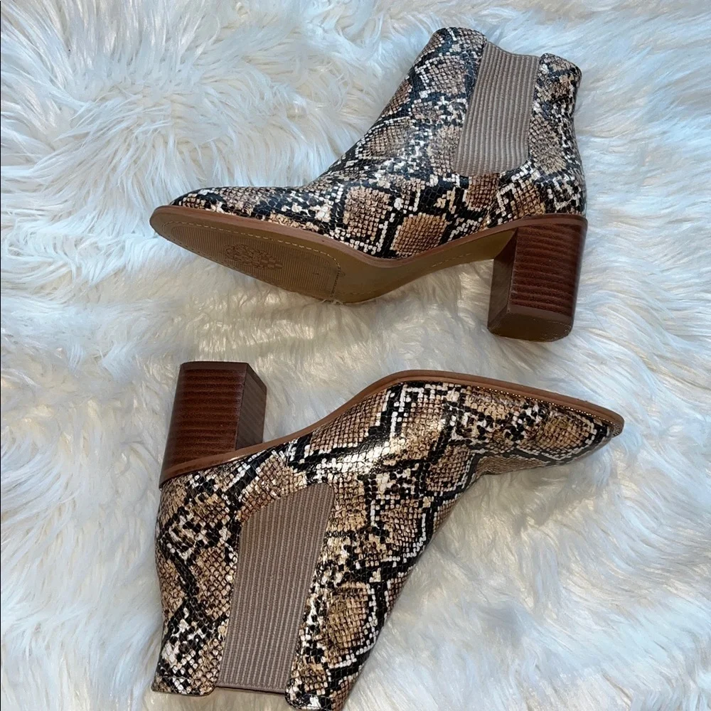 Vince Camuto Jentilliy Chelsea Bootie Leather Size 9 Snake Print
